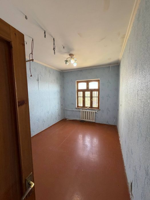 Срочно Продаеться 3-комнатная квартира городе Чирчике 9-микрарайоне