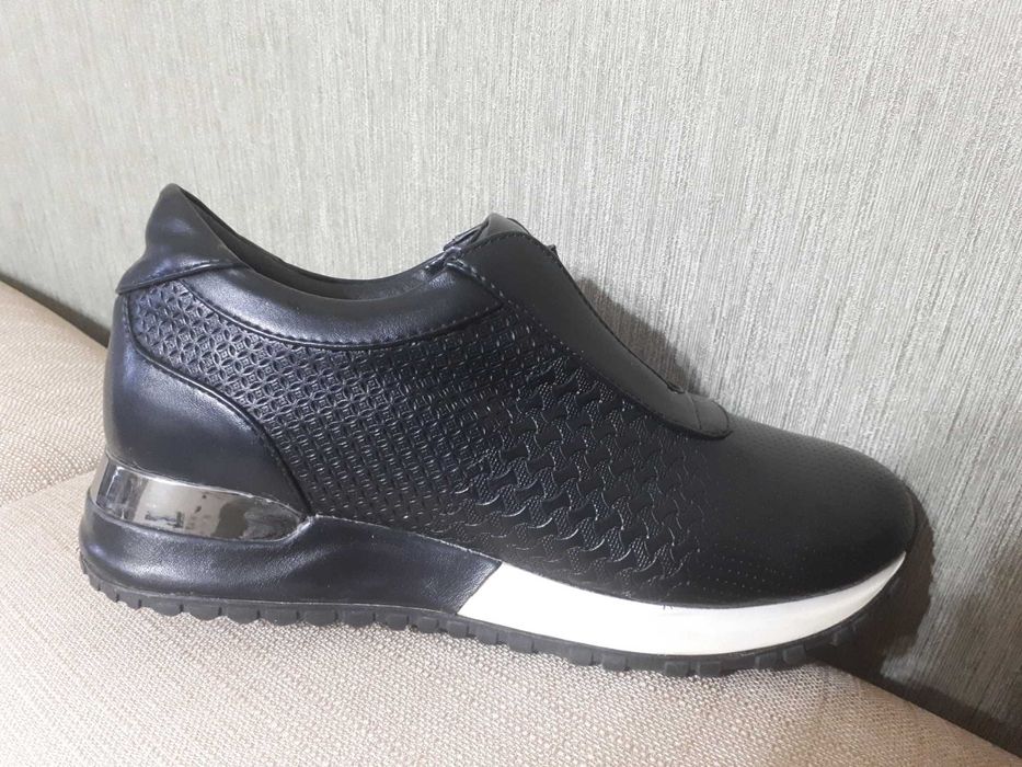 Кроссовки для девочки 36 размер. кожа