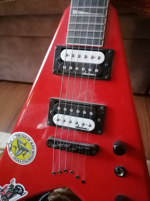 Электрогитара jackson lying v red