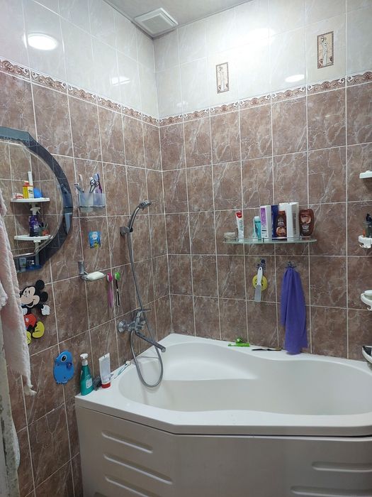 Меняю на двухкомнатную с доплатой.