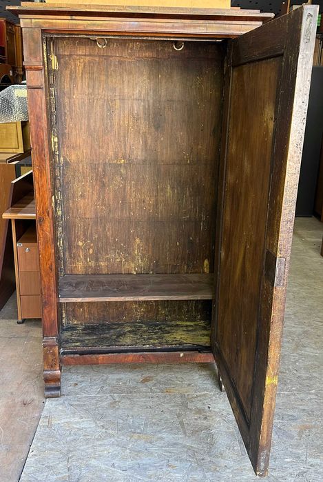 Dulap Vintage Stil Biedermeier cu furnir de nuc; Sifonier vechi din lemn masiv
