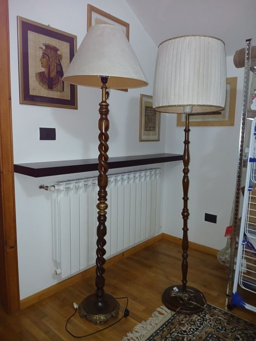Vând 2 bucati veioze inalte vintage