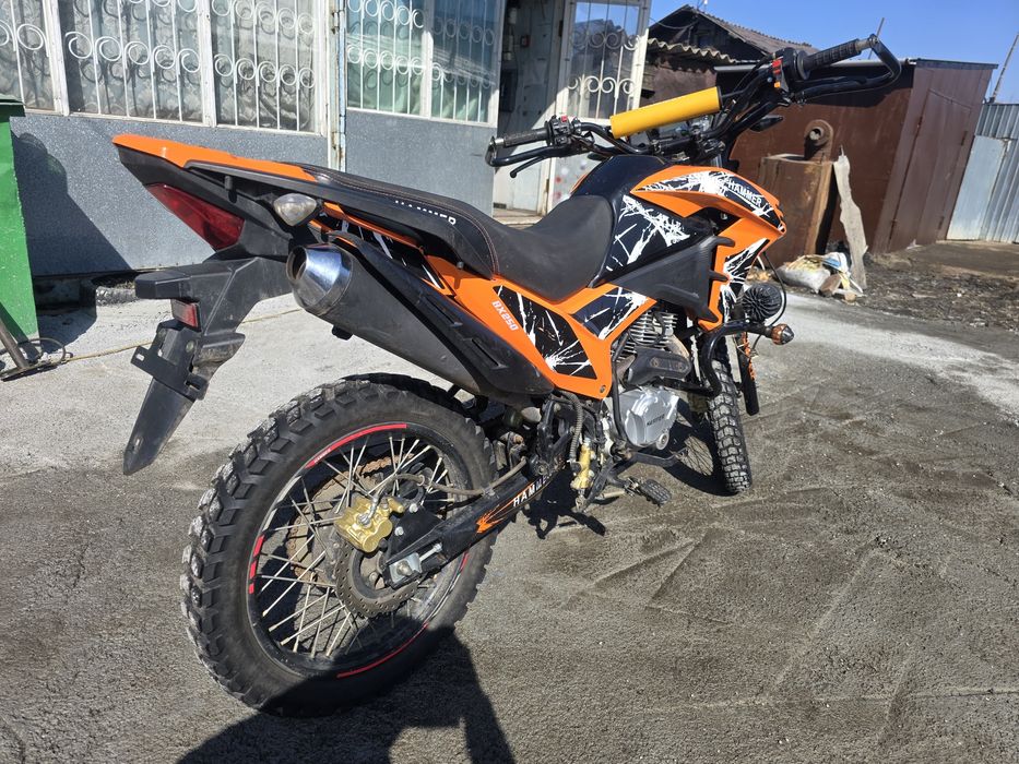 Мотоцик эндуро в отличном состоянии