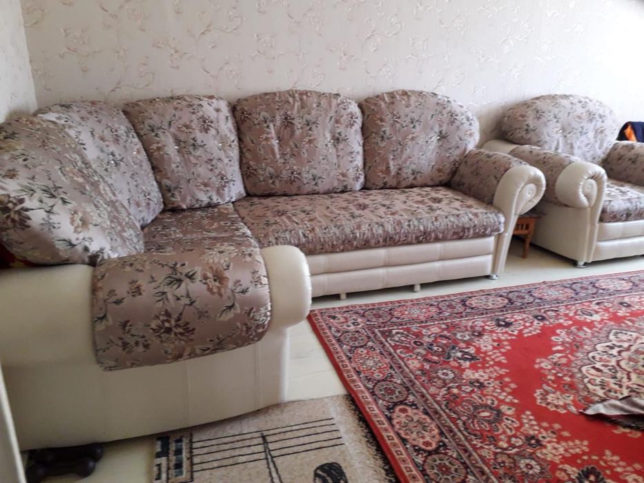 Угловой диван для гостинной + кресло