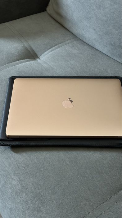 Продам MacBook Air 13 2020