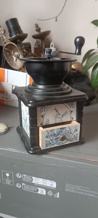 Ретро мелничка за кафе или подправки.