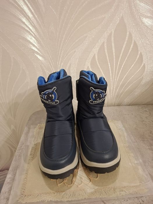 Продам детскую обувь на девочку и мальчика