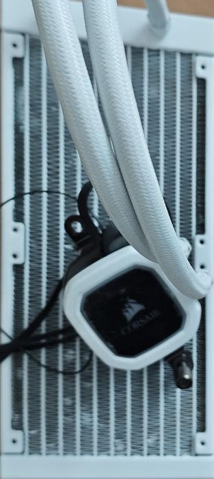 Carcasa Aqirys alba RGB