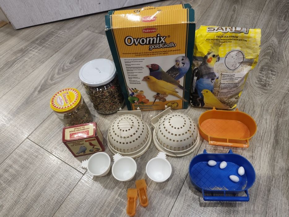 Канарче и 3бр. клетки