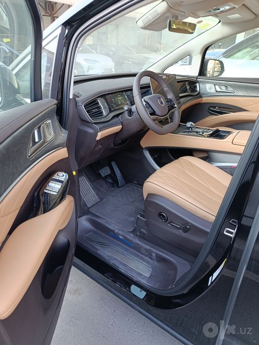 Denza D9 2025 model DM-i AWD Smart Driving 1020 Premium