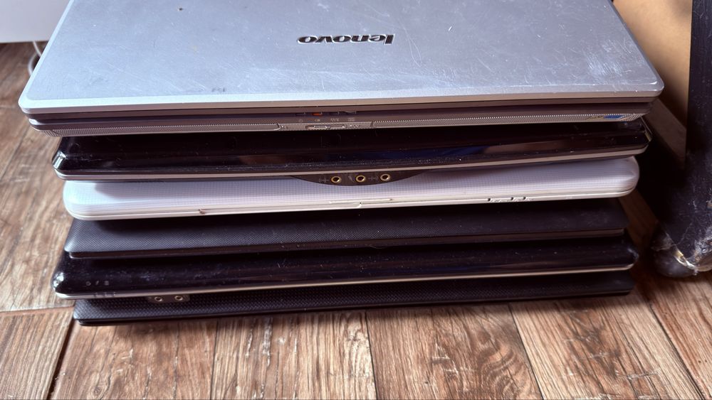 Se vinde lot de 6  laptopuri . Lenovo , Medion, Toshiba, Compaq,Acer