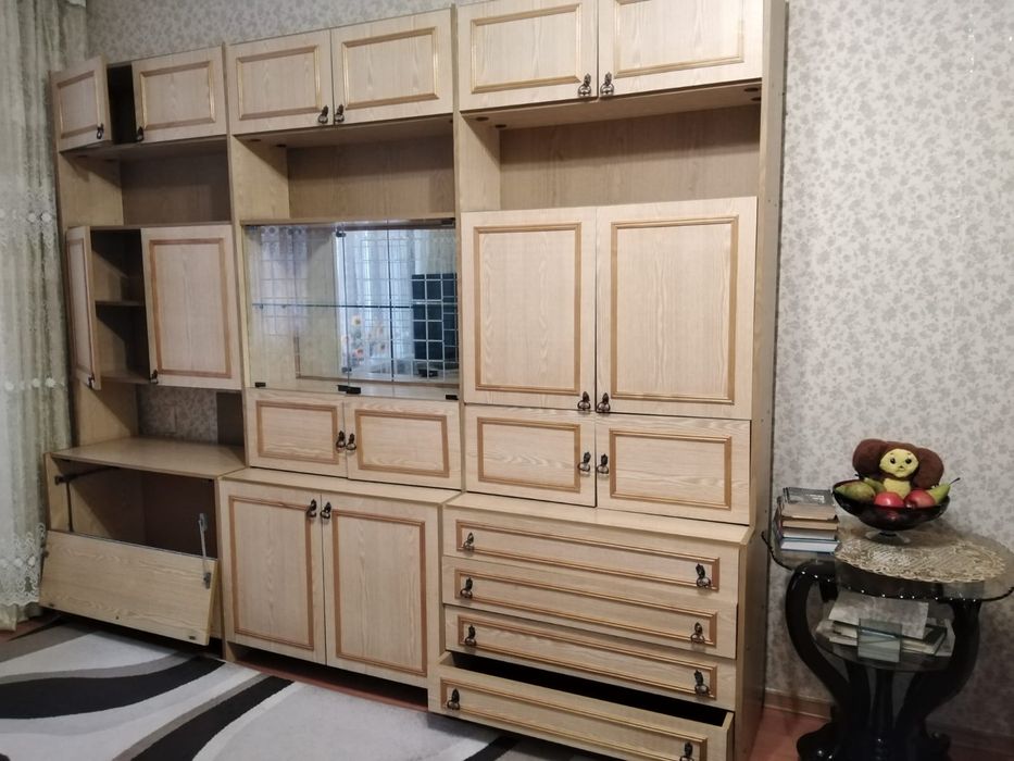 Продам стенку срочно.