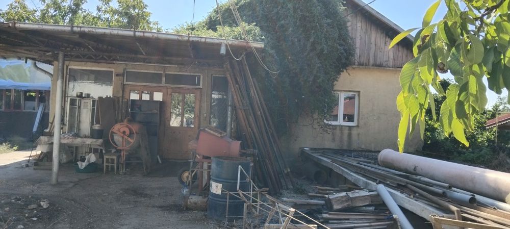 Casa 80mp+250  mp atelier tâmplărie +teren 3500mp Copaceni