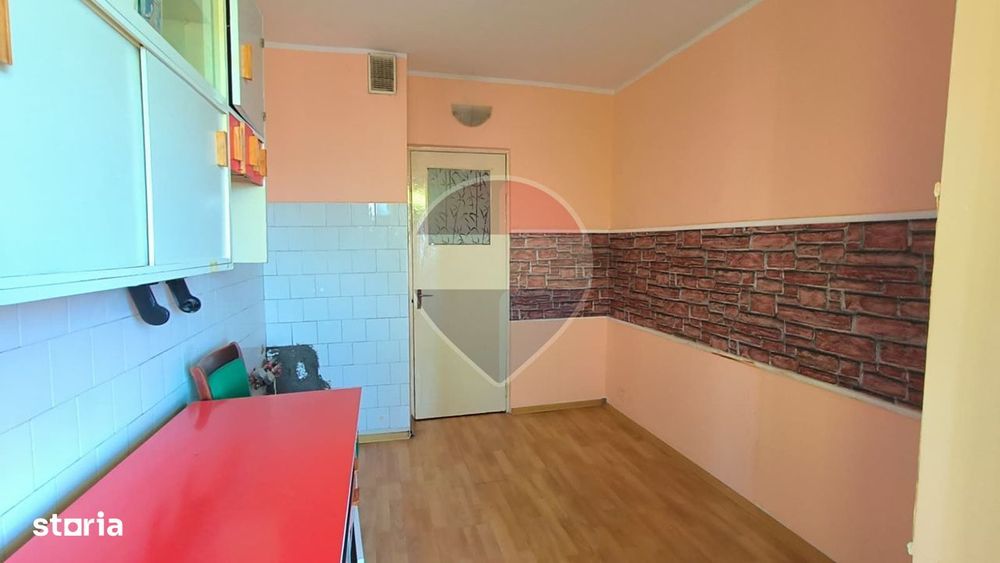Apartament cu 3 camere de vânzare -decomandat- Micro 13, Galați