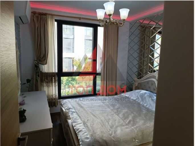 Дава се под наем Тристаен апартамент в к.к. Св.Св. Константин и Елена - 80 кв.м за 1400 € - Снимка #1