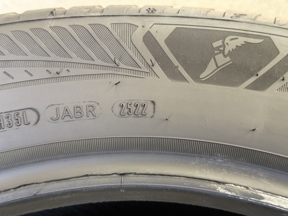 225/55/18 Goodyear 4Броя: 270€ 7.3мм Всесезонни гуми