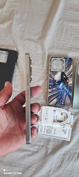 Продавам  нов Xiaomi 14T ,RAM 12+12GB , ROM 256GB