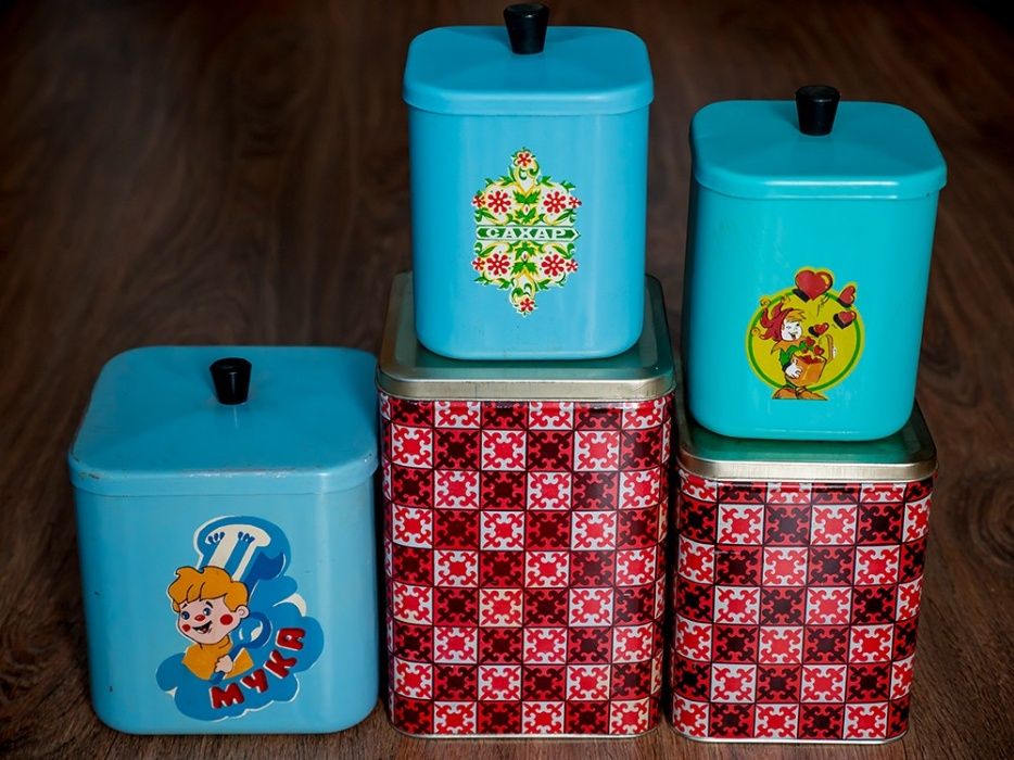 Алюминиевые и жестяная емкости для сыпучих продуктов