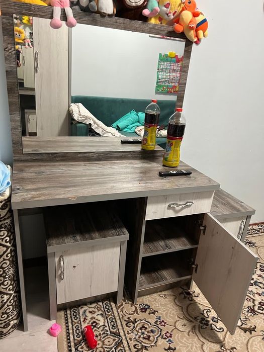 Продам шкаф с тумбочкой