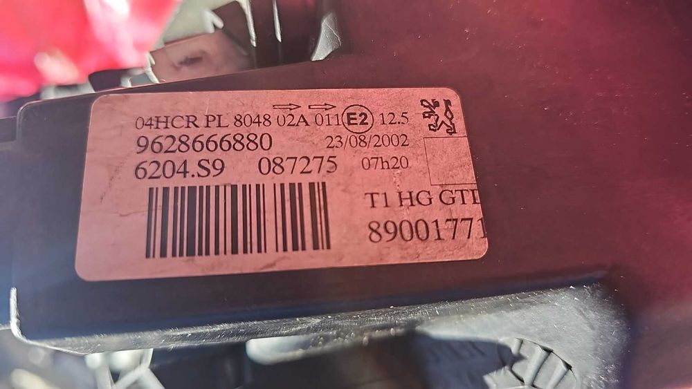 Faruri originale Peugeot 206 si alte piese la cerere