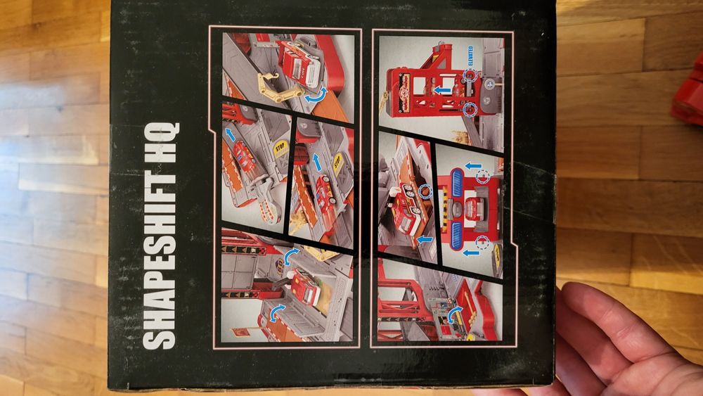 Пожарна кола трансформираща станция