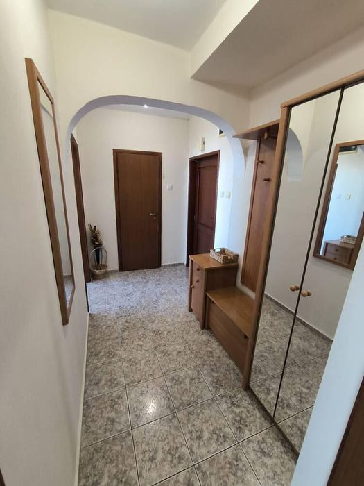 Дава се под наем Двустаен апартамент в Бургас, Лазур - 55 кв.м за 357 € - Снимка #2