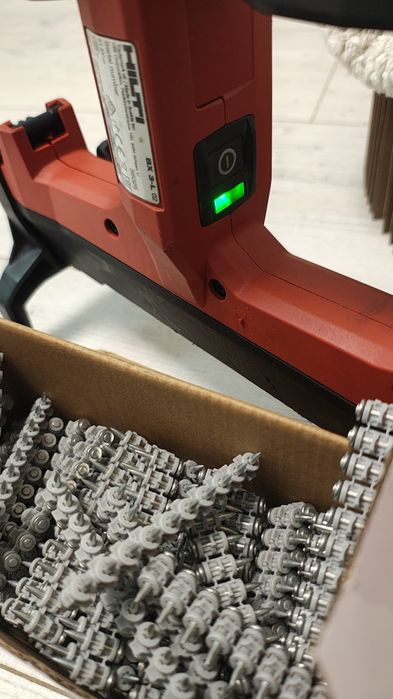 Pistol hilti bx3 si 10 mii de cuie