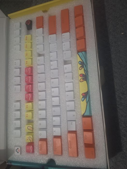 Vând tastatura QwertyKey+set taste Octopus