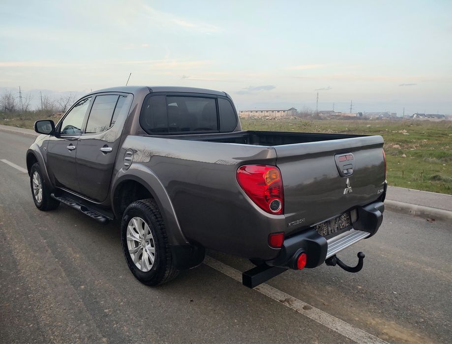 Mitsubishi L200 BARBARIAN BLACK 4x4 REDUCTOR / 2014 / Navi / Piele