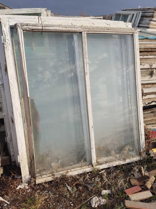 Продам оконные рамы