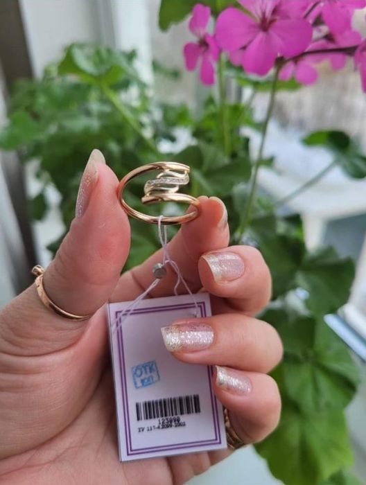 Продам золотое кольцо 18. Размер