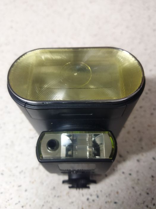 Продам фотовспышку.