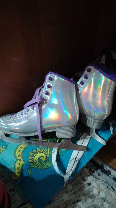 Продам Коньки женские