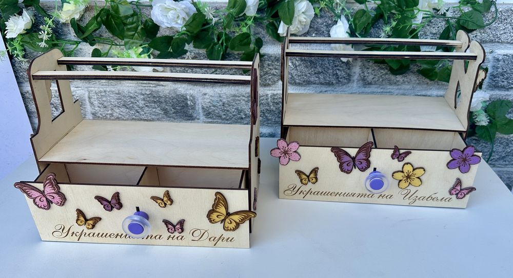 Поставка за диадеми с чекмедже за аксесоари