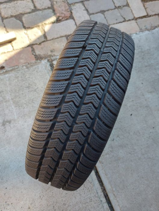 O bucată 215/65 R16C M+S iarnă - una Vredestein Semperit