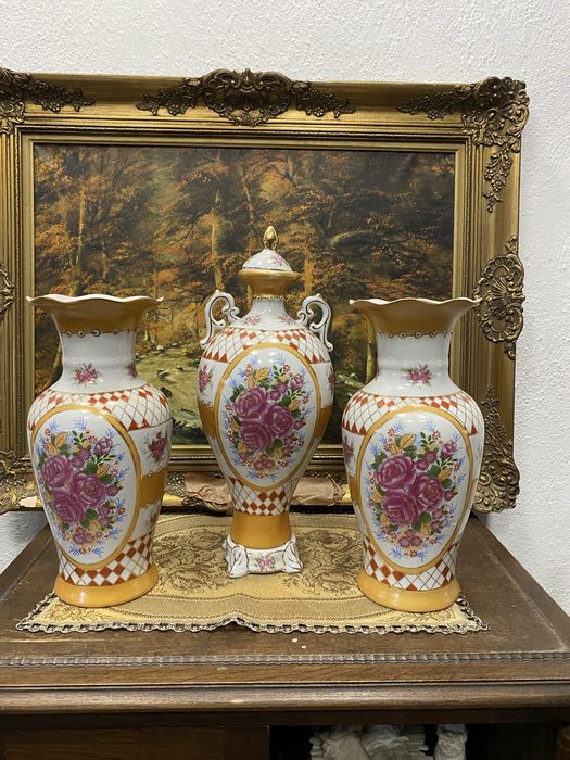 Троен сет порцеланови вази флорален мотив