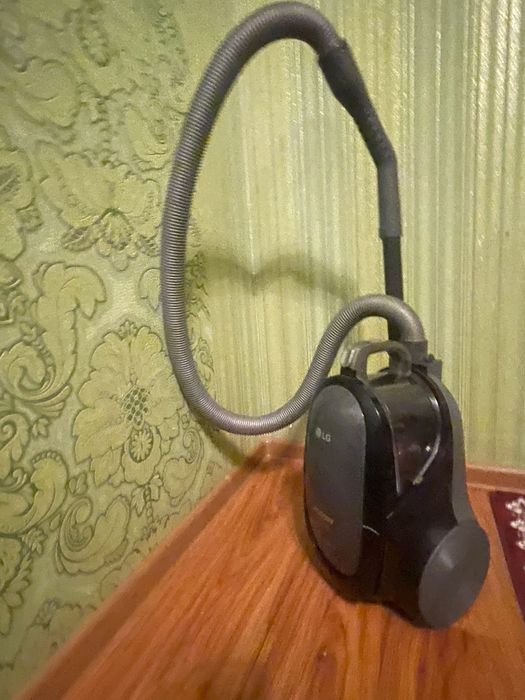 Продается  Пылесос  LG VK 76a00NDS   Б/У