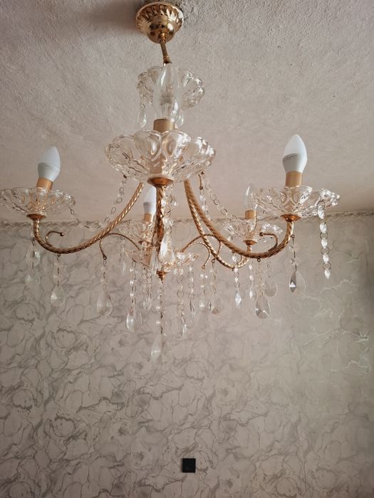 Продам люстру люстру