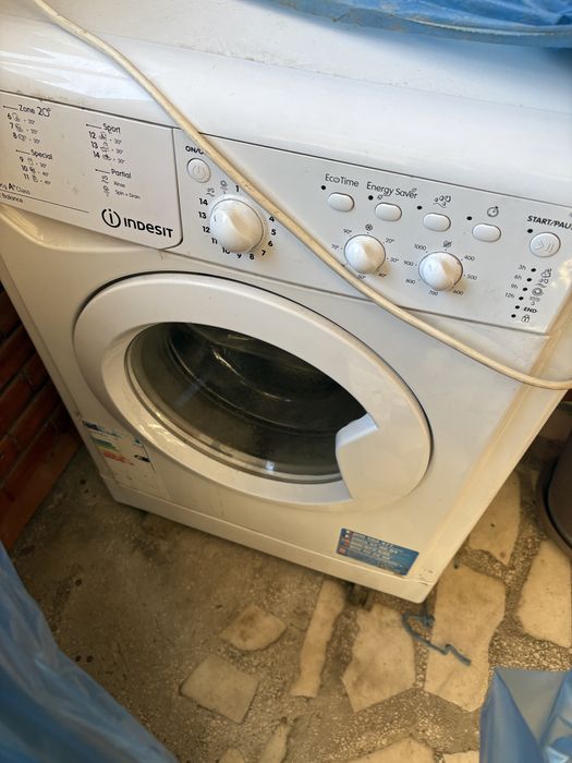 Vand 2 masini de spalat rufe automate