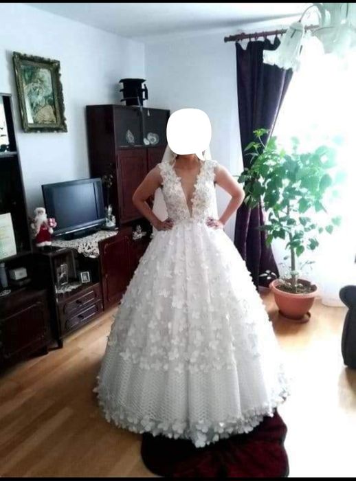 Vând rochie mireasa fluturi 3D