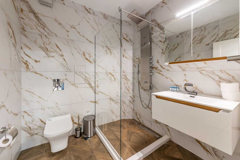 Дава се под наем Тристаен апартамент в Варна, Цветен квартал - 80 кв.м за 947.58 € - Снимка #12