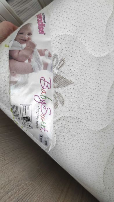 Дървена кошара с матрак и спален комплект