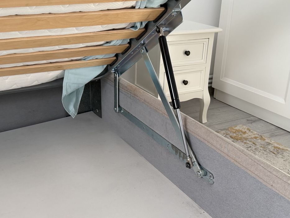 Vand pat matrimonial in perfecta stare ,dimensini 160x200