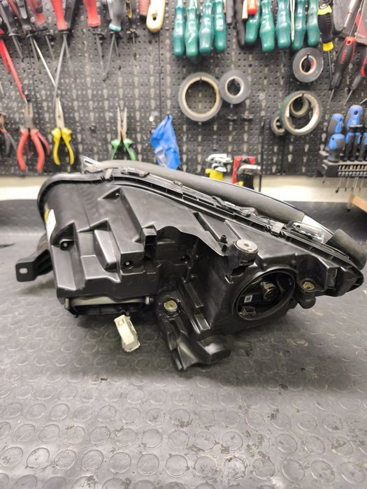 Десен завиващ ксенонов фар за Mercedes  ML W166