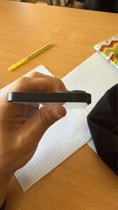 Продам айфон 13 срочна