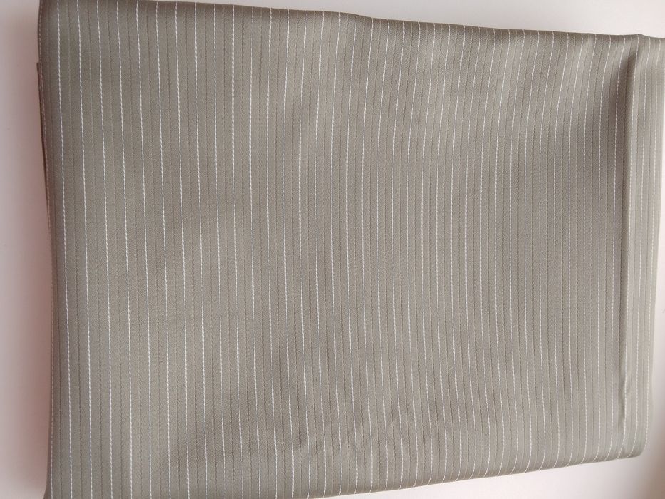 Продам отрез ткани на костюм