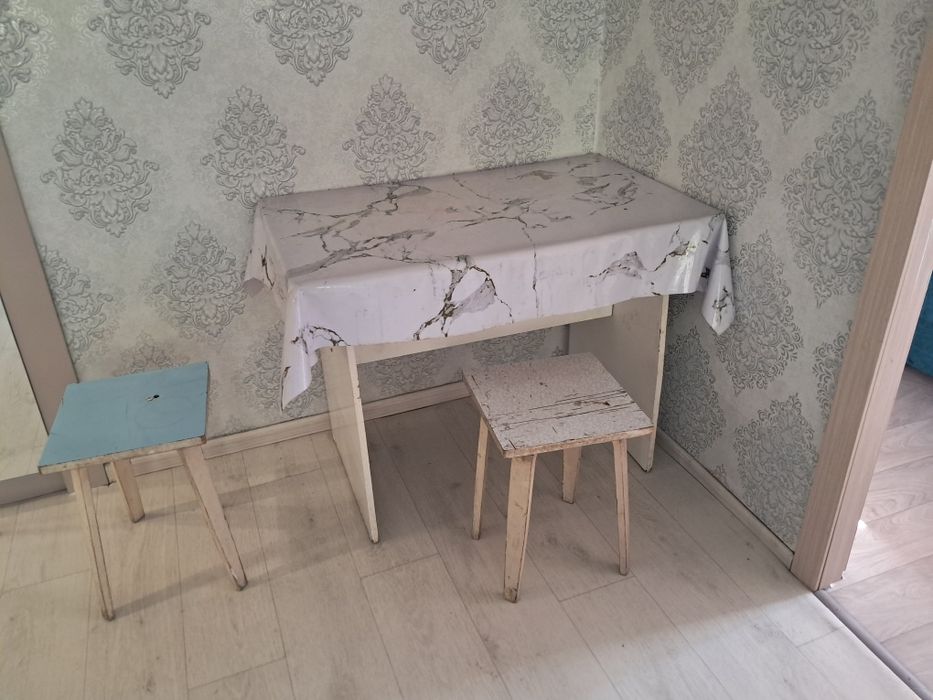 Продам кухонный стол