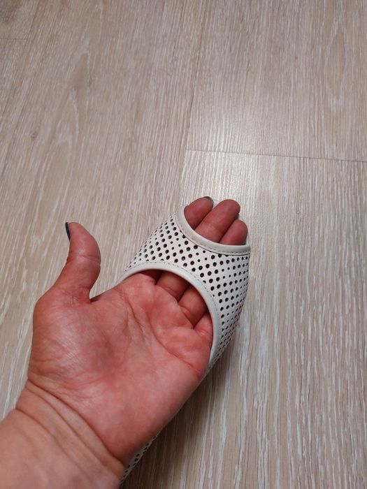 Летние белые балетки .