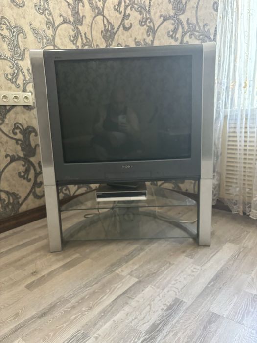 Телевизор Sony с тумбой