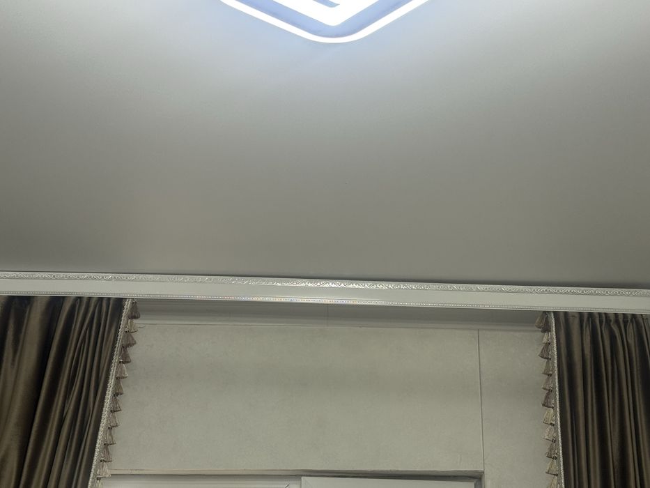 Продам карниз за 2000.